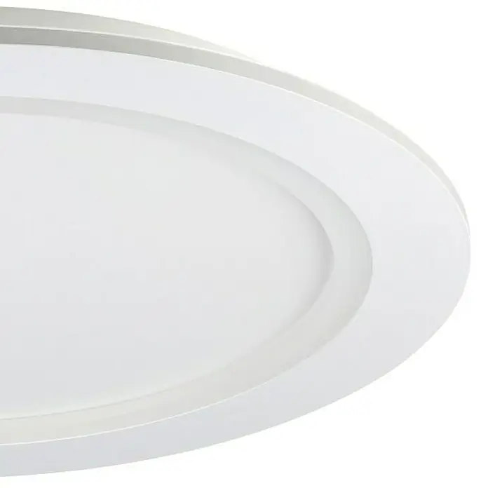 Eglo LED-Deckenleuchte Padrogiano-Z - Durchmesser: 59,5 cm, Kaltweiß, Kunststoff, Dimmbar - Nahaufnahme einer runden, weißen LED-Deckenleuchte. Das schlichte Design fügt sich nahtlos in jede moderne Inneneinrichtung ein.