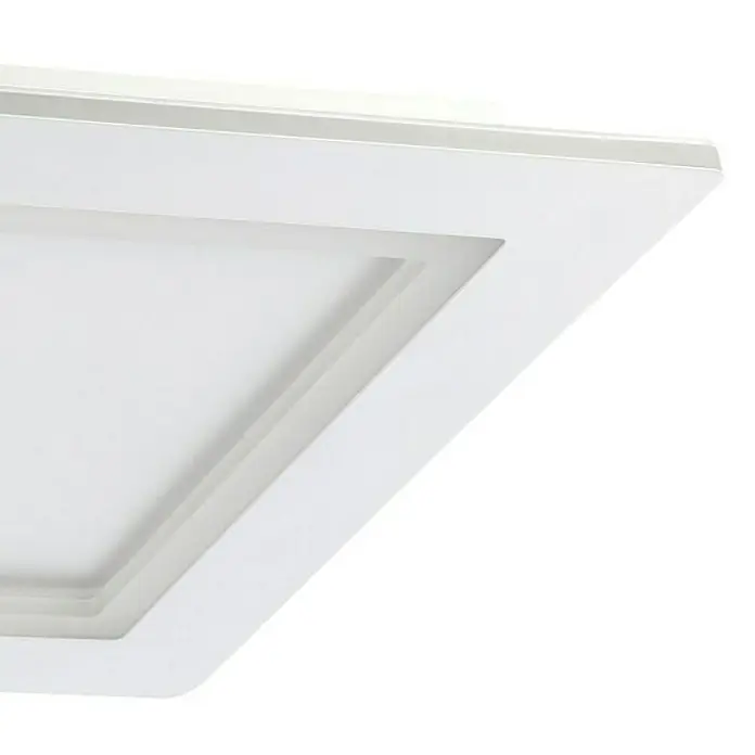 Eglo LED-Deckenleuchte Padrogiano - L x B: 450 x 450 mm, Kaltweiß, Dimmbar - Nahaufnahme einer quadratischen, weißen Deckenleuchte mit eingelassener LED-Beleuchtung. Modernes Design für Innenräume.