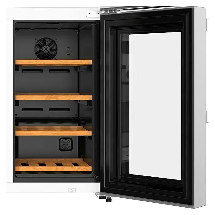 Wolkenstein Kühl-Gefrierkombination WCD595EWTSNF ST - Nutzinhalt Gesamt: 606 l, 72 x 90,5 x 182 cm, Granitoptik - Offener weißer Weinkühlschrank mit schwarzem Innenraum, mehreren Holzablagen und Glastür.