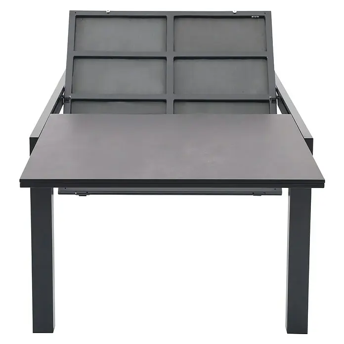 Sunfun Maja Slim Gartenmöbel-Set Stone - 9 -tlg., Sintered Stone, Aluminium, Textilen, Anthrazit - Detailaufnahme eines grauen Gartentisches mit erweiterbarer Tischplatte, ideal für Mahlzeiten im Freien und Zusammenkünfte.