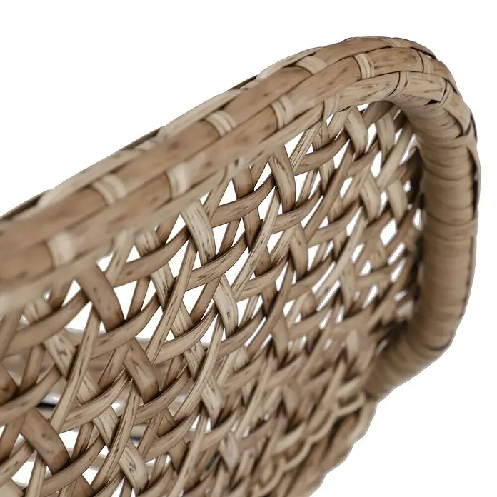 Sunfun Maja Gartensessel - PE-Geflecht, Braun-Grau, B x T x H: 75,5 x 56 x 105 cm - Detailaufnahme der geflochtenen Rückenlehne eines Korbstuhls. Das Material des Stuhls ist hellbraun.