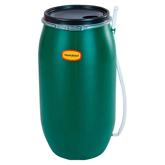 Regentonne - 150 l, Grün, 1 Stk. - Aufnahme eines grünen Faserplast-Fasses mit schwarzem Deckel und einem silbernen Metallbügel. Ideal für die Lagerung von Flüssigkeiten.