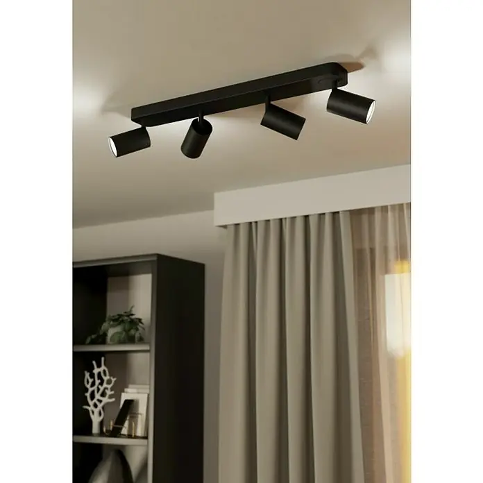 Eglo LED-Deckenleuchte Telimbela-Z - L x B x H: 580 x 80 x 97 mm, Lichtfarbe: Kaltweiß - Nahaufnahme einer schwarzen Deckenleuchte mit vier Strahlern, die ein modernes Ambiente schaffen.