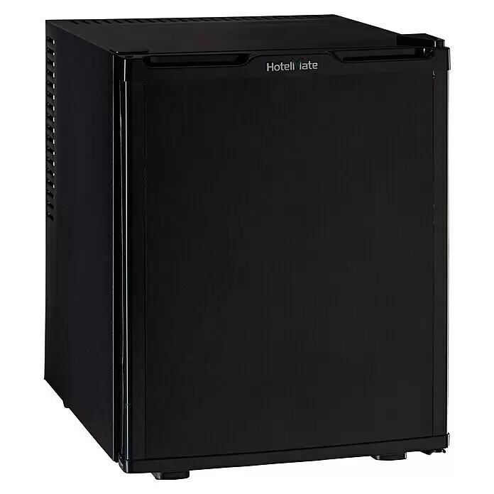 PKM Vollraumkühlschrank MC35E - Nutzinhalt Gesamt: 32 l, 46 x 38,5 x 48,5 cm, Schwarz - Kompakter schwarzer Minibar-Kühlschrank mit strukturierter Tür und Hotell Mate Logo.