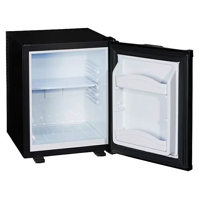 PKM Vollraumkühlschrank MC35E - Nutzinhalt Gesamt: 32 l, 46 x 38,5 x 48,5 cm, Schwarz - Offener schwarzer Minikühlschrank mit weißem Innenraum, Regalen und Türfächern.