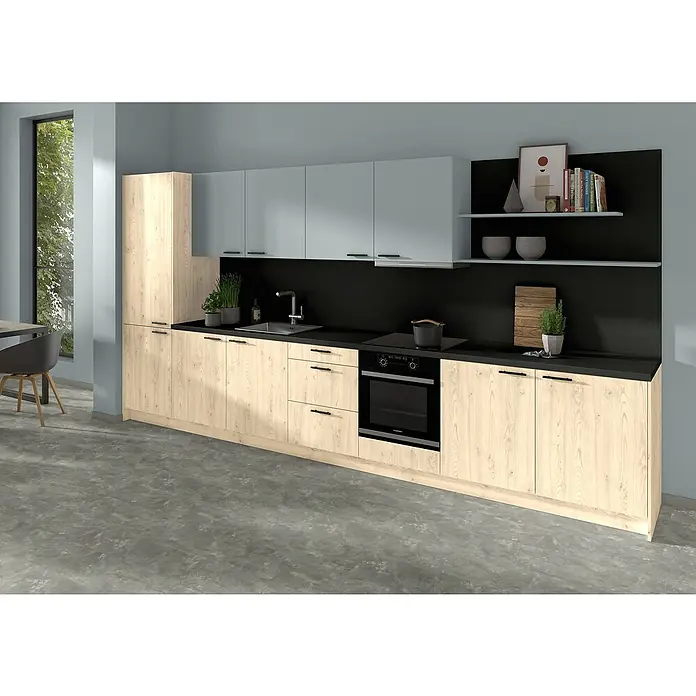 CUCINE Küchenarbeitsplatte nach Maß - Schwarz, Stärke: 3,8 cm, Breite: 63,5 cm - Moderne Küche mit hellen Holzfronten, blauen Hängeschränken und schwarzen Arbeitsflächen. Ein stilvolles und funktionales Design für Ihr Zuhause.