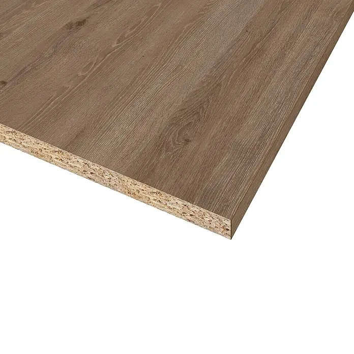 CUCINE Küchenarbeitsplatte nach Maß - Arosa Eiche, Stärke: 3,8 cm, Breite: 63,5 cm - Nahaufnahme einer Spanplatte mit Holzmaserung, die die Textur und Zusammensetzung des Materials zeigt.