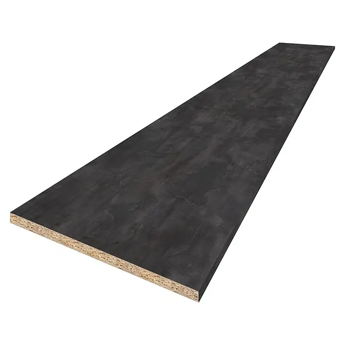 CUCINE Küchenarbeitsplatte nach Maß - Silberschiefer, Stärke: 3,8 cm, Breite: 63,5 cm - Detailansicht einer dunklen Arbeitsplatte mit Holzspänen an der Kante, ideal für Möbelbau und Innenausstattung. Texturierte Oberfläche für modernes Design.