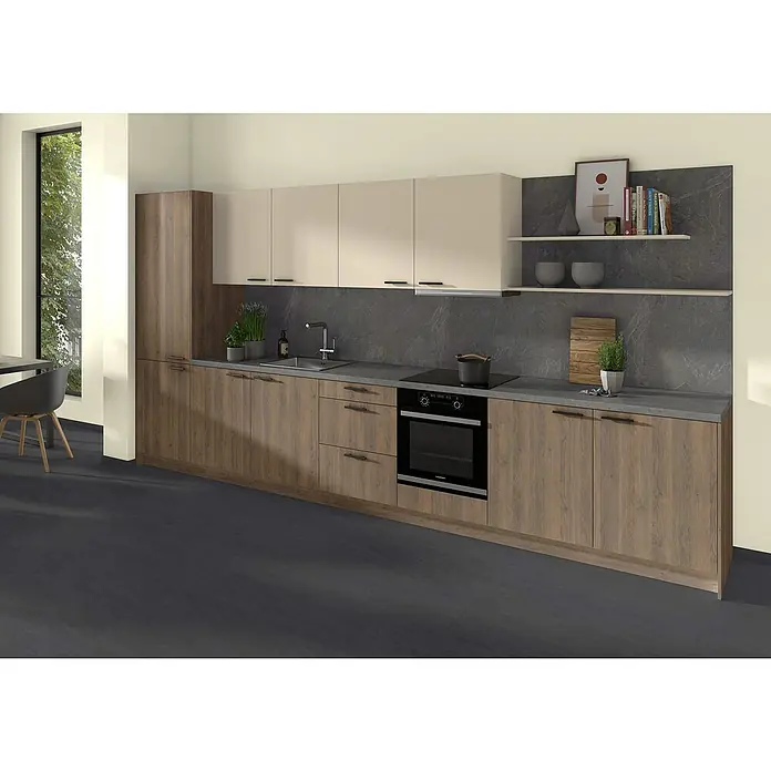 CUCINE Küchenarbeitsplatte nach Maß - Jura Schiefer anthrazit, Stärke: 3,8 cm, Breite: 90 cm - Ein modernes Küchendesign mit holzfarbenen Unterschränken, cremefarbenen Oberschränken und einer grauen Arbeitsplatte. Die Küche verfügt über einen Backofen.