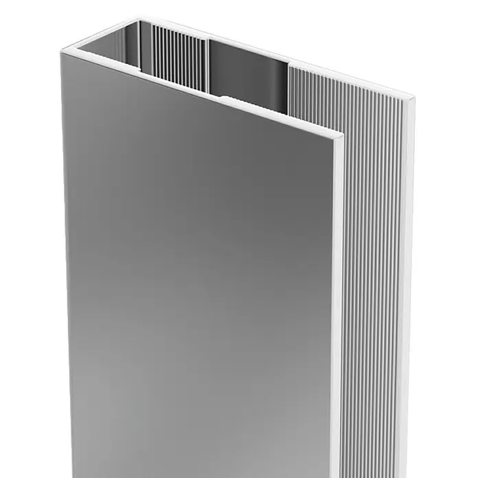 GME Perfil de ajuste y compensación Basic - 3,8 x 1 x 195 cm, Aluminio - La imagen muestra un perfil de aluminio con aletas de refrigeración, utilizado para la disipación de calor en dispositivos electrónicos.