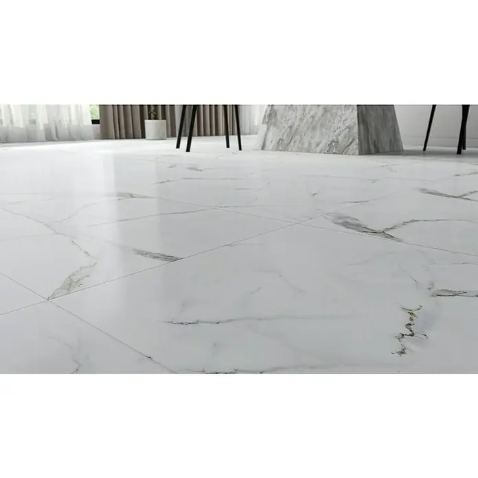 Feinsteinzeugfliese Rock Ford - L x B x S: 60 x 120 x 0,8 cm, Weiß/Grau, Glänzend - Glänzende weiße Fliesen mit Marmormuster, die ein elegantes Interieur mit modernen Möbeln ergänzen. Perfekt für stilvolle Wohnräume.