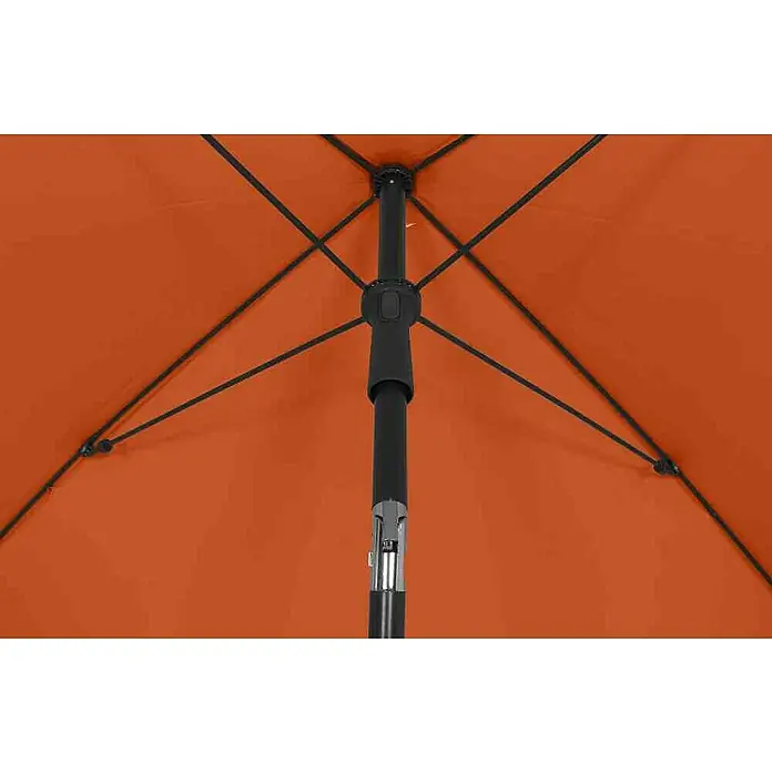 Siena Garden Marktschirm City Push - Terracotta, Bespannungsmaß (L x B): 180 x 180 cm - Nahaufnahme eines orangefarbenen Sonnenschirms, der die Konstruktion mit schwarzem Gestänge und zentraler Stange zeigt.