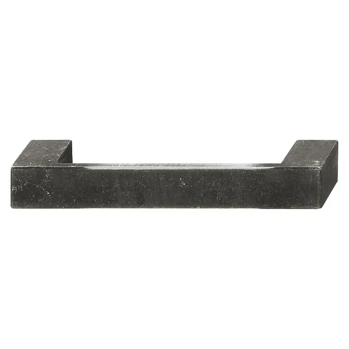 Häfele Tirador para muebles 109.50.017 - L x An x Al: 16,4 x 2,5 x 2,5 cm - Primer plano de un tirador rectangular para cajones hecho de metal oscuro, que muestra un diseño de estilo rústico e industrial.