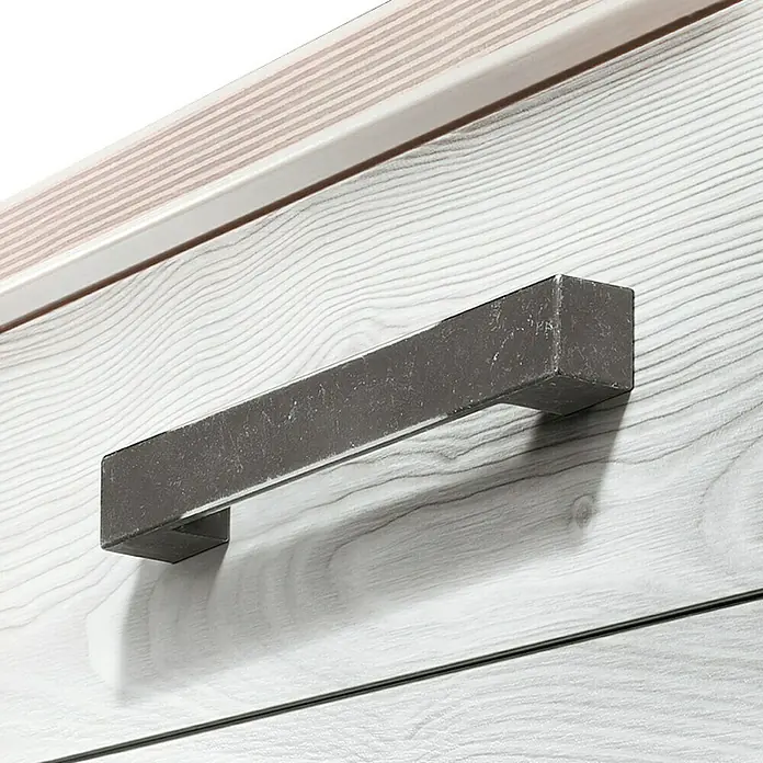 Häfele Tirador para muebles 109.50.017 - L x An x Al: 16,4 x 2,5 x 2,5 cm - Primer plano de un mueble moderno con un tirador rectangular de metal gris y una textura de grano de madera clara.