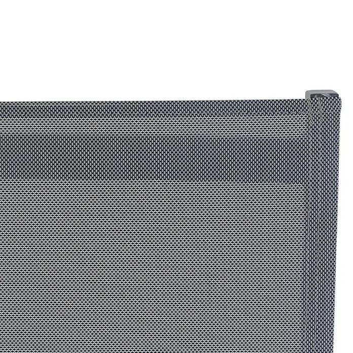 Siena Garden Stapelsessel Leeds - Ranotex-Gewebe, Stapelbar, Anthrazit, B x T x H: 58 x 54 x 88 cm - Nahaufnahme eines Rollladens aus grauem Stoff mit feinem Netzmuster und einem grauen Endstück.