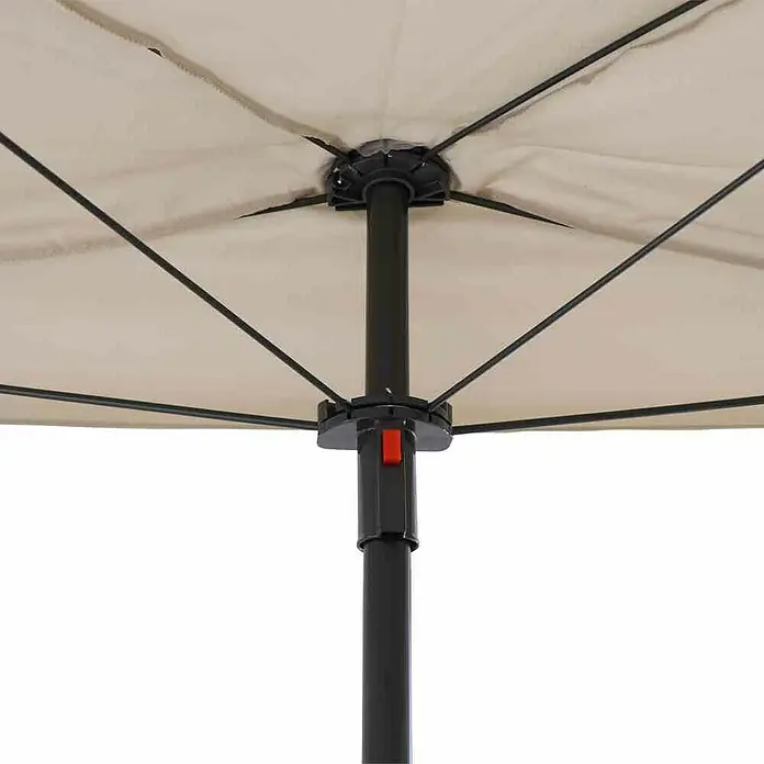Siena Garden Balkonschirm City Push - Natur, Bespannungsmaß (L x B): 160 x 100 cm - Nahaufnahme eines geöffneten Sonnenschirms mit beigem Stoff und einem schwarzen Mast mit einem roten Knopf.
