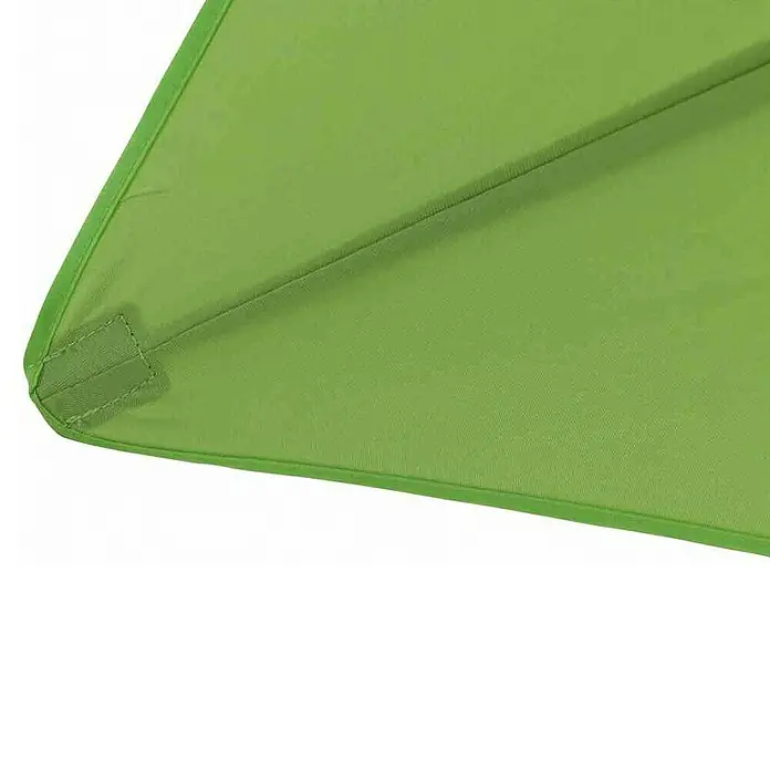 Siena Garden Marktschirm City Push - Grün, Bespannungsmaß (L x B): 180 x 180 cm - Nahaufnahme eines grünen Sonnenschirms, der die hochwertige Verarbeitung und das schlichte Design des Schirms hervorhebt.