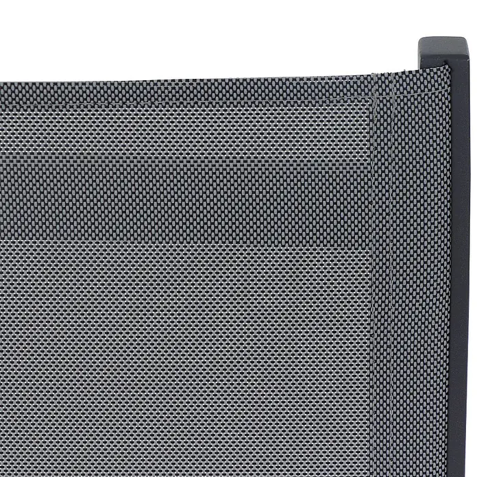 Siena Garden Stapelsessel Carlton - Ranotex-Gewebe, Stapelbar, Anthrazit, B x T x H: 60 x 63 x 113 cm - Nahaufnahme von strukturiertem, grauem Stoff, der in einem Möbelstück verwendet wird, was die feinen Details und die Textur des Materials hervorhebt.