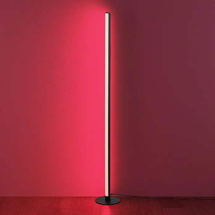 Trio Lighting Lámpara de pie LED Tendo - 11 W, Altura: 115 cm, Negro, RGBW - Elegante lámpara de pie moderna con marco negro e iluminación LED vertical, que emite un cálido resplandor rojo que mejora el ambiente.