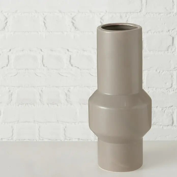 Vase Sybil - Ø x H: 13 x 30 cm, Keramik, Bauchig, Beige - Graue Keramikvase mit geometrischen Formen, perfekt als dekoratives Element für jeden Raum. Das schlichte Design unterstreicht die moderne Ästhetik.