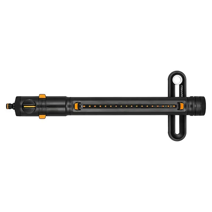 Fiskars X-series Ersatzteil-Set - Max. Regnerfläche: 350 m², Passend für: Größere Flächen - Nahaufnahme eines Fiskars Schwenkregners für die Gartenbewässerung mit verstellbarer Sprühbreite.