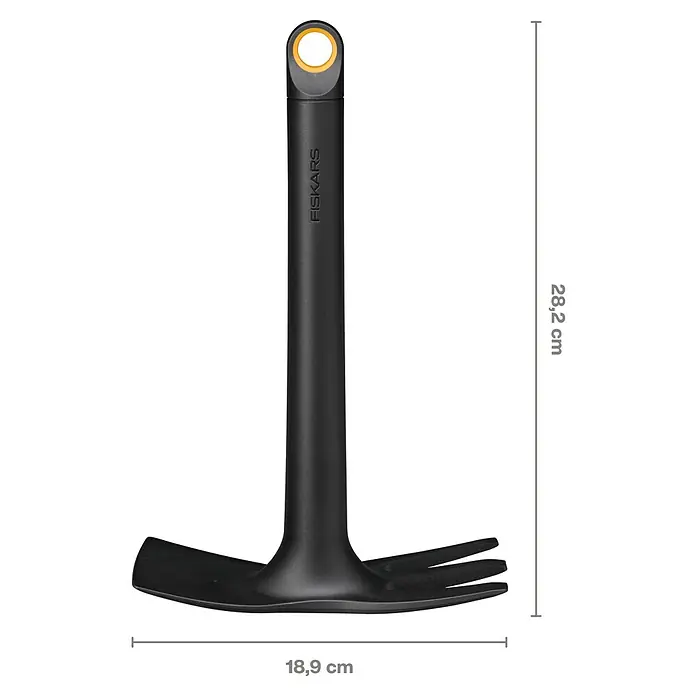 Fiskars Solid Kleinhacke - Arbeitsbreite: 7,4 cm, Blattform: Gerade, Anzahl Zinken: 3 - Ein schwarzer Fiskars Bratwender mit Maßen ist zu sehen. Der Wender ist robust und ideal für die Küche.