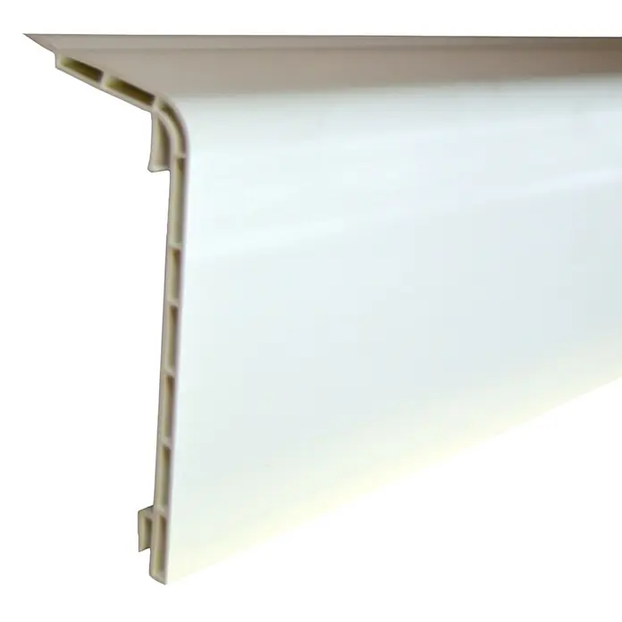 Döllken Abdeckleiste - 200 x 45 x 110 cm, Weiß - Nahaufnahme eines weißen Kunststoffprofils, ideal für Bau- und Renovierungsprojekte.