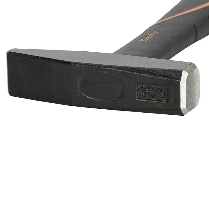 Picard Schlosserhammer BlackTec® - Gewicht Kopf: 500 g, Glasfaserverstärkter Kunststoff (GfK) - Nahaufnahme des schweren BlackTee-Hammers mit schwarzem Kopf und Stiel für kraftvolle Schläge.