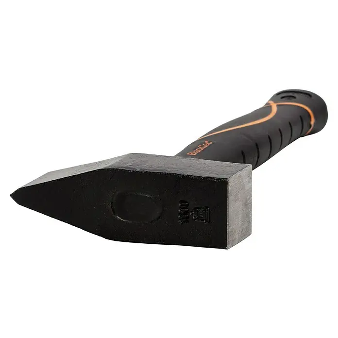 Picard Spalthammer BlackTec® - Gewicht Kopf: 1.000 g, Spezialstahl - Nahaufnahme eines BlackTec Spalthammers, dessen Kopf schwarz ist und einen markanten Griff mit orangefarbenen Akzenten aufweist.
