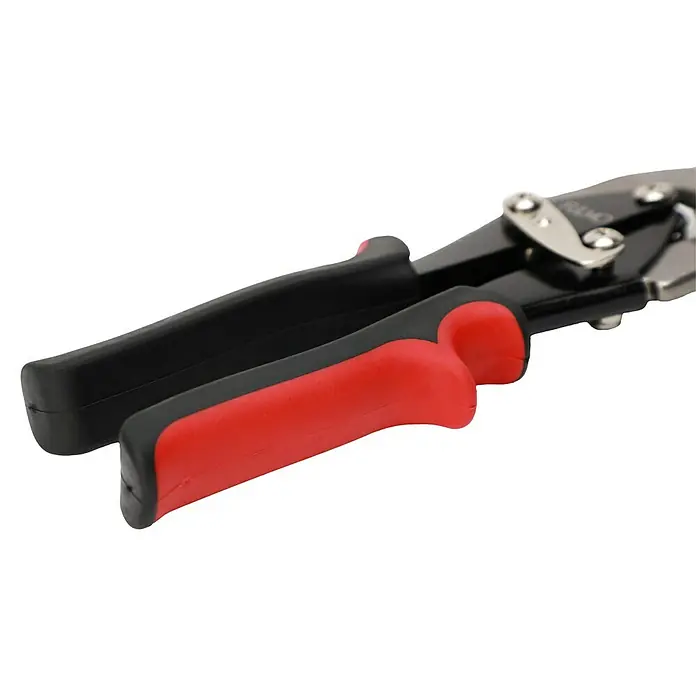 Fulmo Tijeras para chapa - Largo: 56 cm, Acero - Primer plano de unas tijeras de hojalatero con mangos rojos y negros, ideales para cortar chapa.