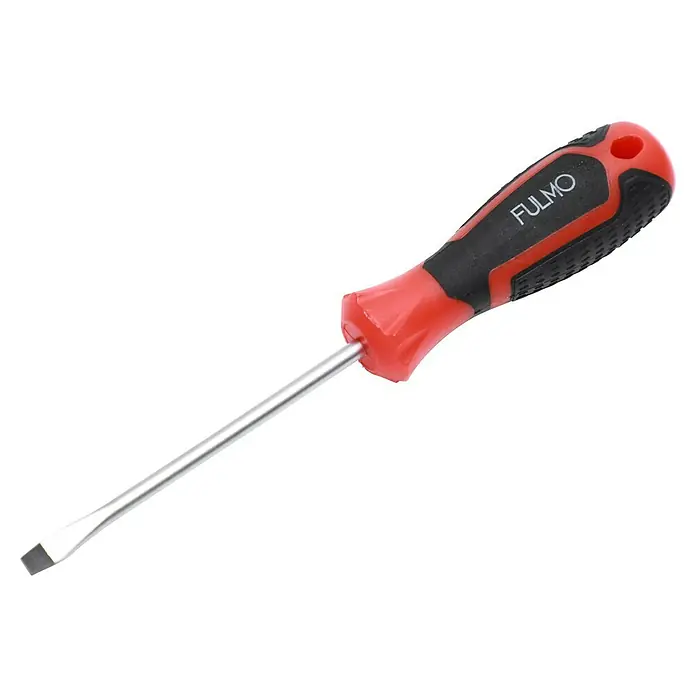 Fulmo Set de destornilladores - 5 pzs., Acero - Un primer plano de un destornillador plano Fulmo con mango rojo y negro sobre un fondo negro.