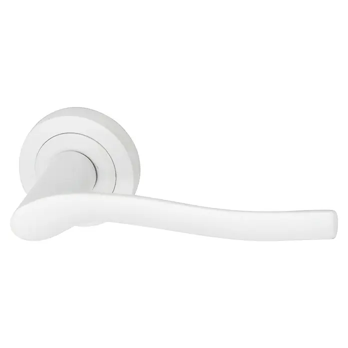 GDK Conjunto de picaporte A01-30 - Blanco, Apto para: Puertas de madera - Primer plano de una elegante manija blanca con un diseño redondeado, adecuada para espacios interiores modernos.