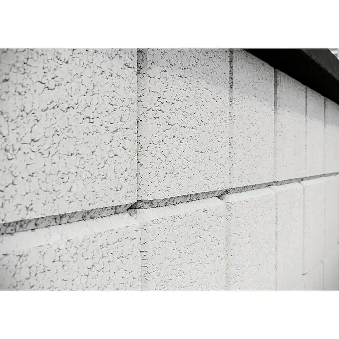 Christoph Gartenmauer Ambienta - 40 x 20 x 20 cm, Weiß, Beton - Nahaufnahme von hellgrauen Porenbetonsteinen, die eine robuste und moderne Wand bilden, ideal für Bauprojekte mit Fokus auf Isolierung.