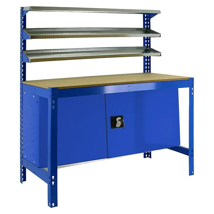 Simonrack Simonwork Werkbank BT1 Cabinet 900 - L x B: 61 x 91 cm, Arbeitshöhe: 84,2 cm, Belastbarkeit: 75 kg, Blau - Ein blauer Werkstatttisch mit einer hölzernen Arbeitsplatte und drei Regalen bietet viel Stauraum für Werkzeuge und Materialien.