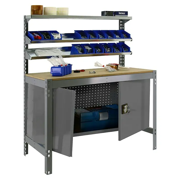 Simonrack Simonwork Werkbank BT1 Cabinet 1200 - L x B: 76 x 121 cm, Arbeitshöhe: 155,5 cm, Belastbarkeit: 75 kg, Grau - Werkbank mit Regalen und blauen Aufbewahrungsbehältern, ideal für Werkstätten und Garagen zur Organisation von Werkzeugen.