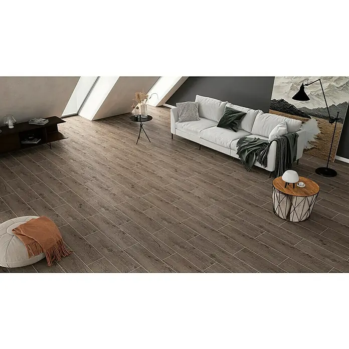 Atlas Concorde Solution Fable Feinsteinzeugfliese Grey - 22,5 x 90 cm, Grau, Matt - Elegantes Interieur mit Holzboden.