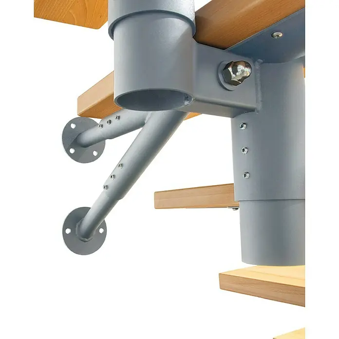 Atrium Mittelholmtreppe Dixi Vertical - Farbton Metall: RAL 9006, Breite: 70 cm, Buche, Gerade, Geschosshöhe: 222 cm - 300 cm - Detailaufnahme eines modernen Treppenhauses mit Metallstützen und Holzstufen, das die Konstruktion und das Design hervorhebt.