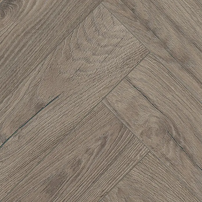 Krono Original Laminat Herringbone - Rutherford Oak, Fischgrät, 630 x 126 x 8 mm - Nahaufnahme von hellem Fischgrätenparkett, das die natürliche Holzmaserung und die Verlegemuster betont. Ideal für moderne und traditionelle Räume.