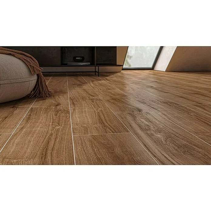 Atlas Concorde Solution Living Nature Feinsteinzeugfliese Whirl Natural - 22,5 x 90 cm, Hellbraun, Matt - Nahaufnahme von hellbraunen Holzplanken mit weißem Fugenmörtel, die ein warmes und einladendes Raumgefühl erzeugen.