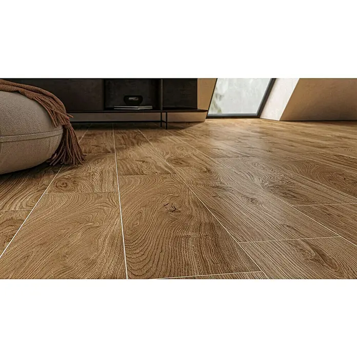 Atlas Concorde Solution Living Nature Feinsteinzeugfliese Twist Rovere - 22,5 x 90 cm, Beige, Matt - Nahaufnahme von Holzfliesen mit natürlicher Maserung und hellen Fugen auf einem Boden.