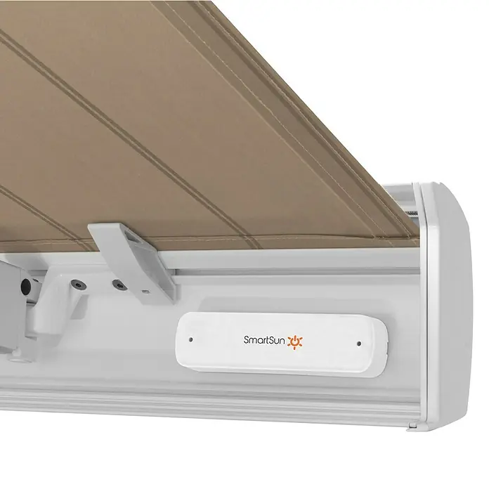 SmartSun Sensor de viento para toldos - A batería, Blanco, 15 x 4 x 2,5 cm - Primer plano de un toldo SmartSun, que muestra su diseño elegante y la construcción de alta calidad.