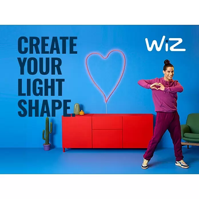Philips Wiz Smart-LED-Band Neon - Länge: 3 m, RGBW, 24 W, 150 lm - Rotes herzförmiges Licht an der Wand, das anpassbare Smart-Beleuchtung für kreative Formen zeigt.