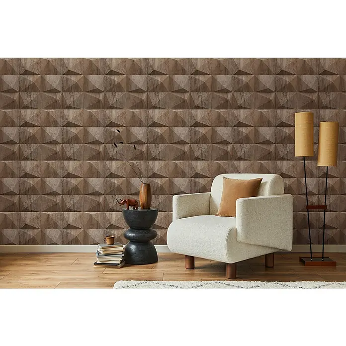 Marburg GZSZ Vliestapete Holzwand - Braun, 3D-Optik, 10,05 x 0,53 m - Elegantes Wohnzimmer mit modernem Sessel, Stehleuchte und einem stilvollen Beistelltisch vor einer Wand mit Holzpaneelen.