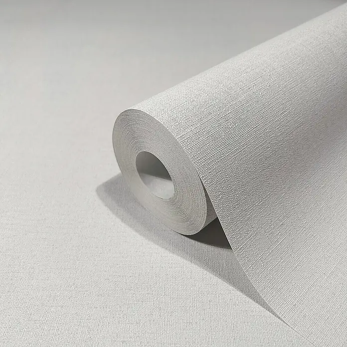 Marburg GZSZ Vliestapete - Grauweiß, Uni, 10,05 x 0,53 m - Nahaufnahme einer Rolle stilvoller, hellgrauer Tapete mit feiner Textur, ideal für moderne Innenräume und Wandgestaltung.