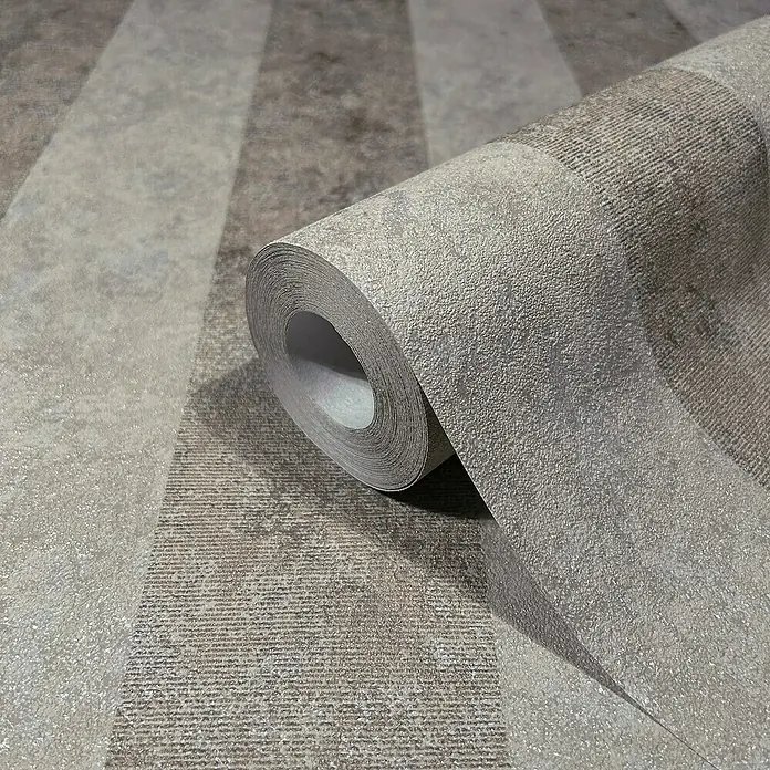 Marburg GZSZ Vliestapete - Braun, Streifen, 10,05 x 0,53 m - Nahaufnahme einer Rolle grauer Vliestapete mit stilvollem Muster. Perfekt für die moderne Wandgestaltung und Inneneinrichtung.