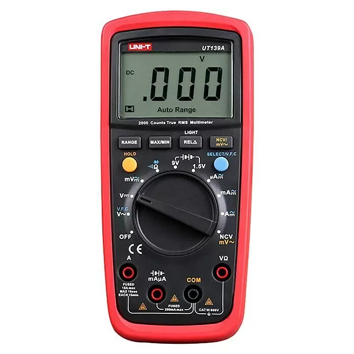 Multímetro digital UT139A - Rango de medición tensión alterna: 2 V - 600 V - Multímetro digital True RMS UNI-T UT139A rojo y negro con pantalla LCD '0.000 V', selector giratorio y terminales de entrada.