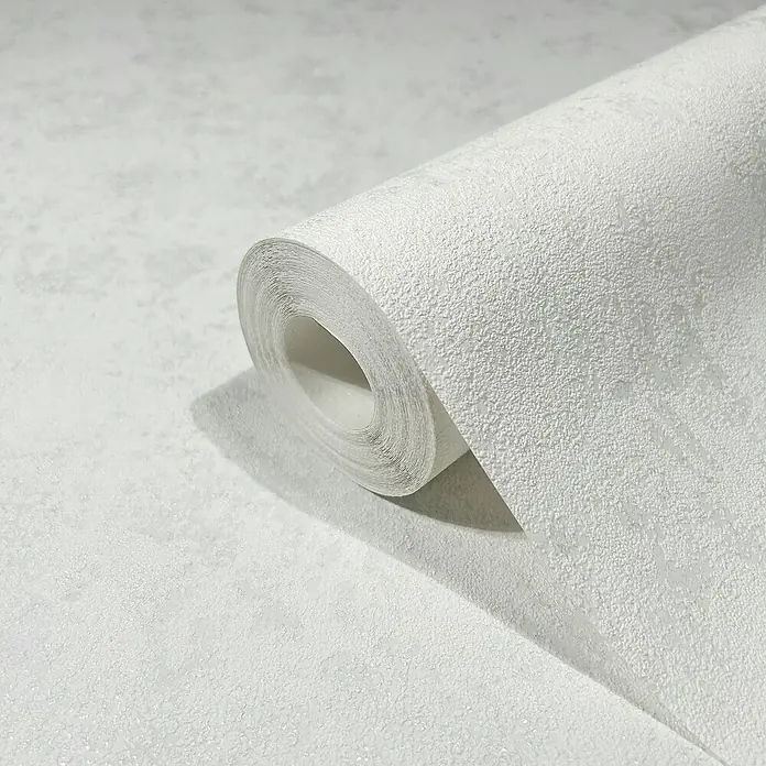 Marburg GZSZ Vliestapete - Shadow-Weiß, Uni, 10,05 x 0,53 m - Nahaufnahme einer Rolle weißer, strukturierter Tapete, die ihre Textur und Farbe hervorhebt. Ideal für modernes Wohndesign.