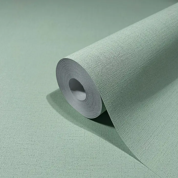 Marburg GZSZ Vliestapete - Mintgrün, Uni, 10,05 x 0,53 m - Nahaufnahme einer Rolle mintgrüner Vinyltapete mit leichter Textur, die sich für moderne Innenräume eignet.