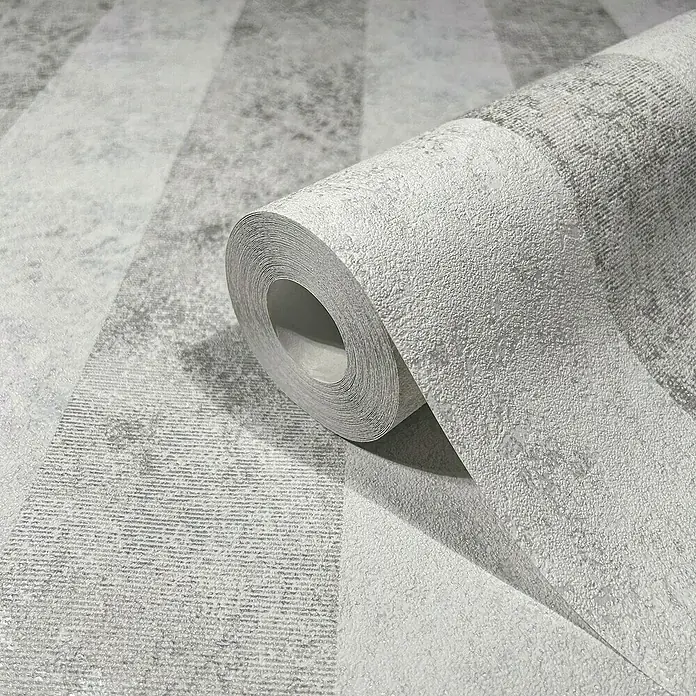 Marburg GZSZ Vliestapete - Hellgrau, Streifen, 10,05 x 0,53 m - Nahaufnahme einer grauen Tapetenrolle mit abstraktem Muster, die Textur und Design hervorhebt.
