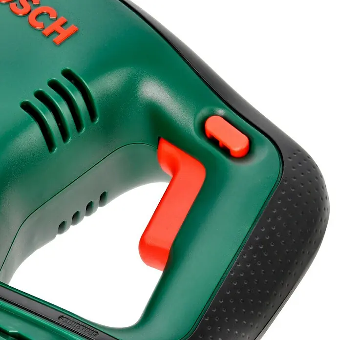 Bosch Power for All 18V Akku-Säbelsäge AdvancedRecip 18 - 18 V, Ohne Akku, Leerlaufhubzahl: 0 /min - 3.100 /min - Nahaufnahme einer grünen Bosch Stichsäge mit roten Akzenten, die die Bedienelemente hervorheben.